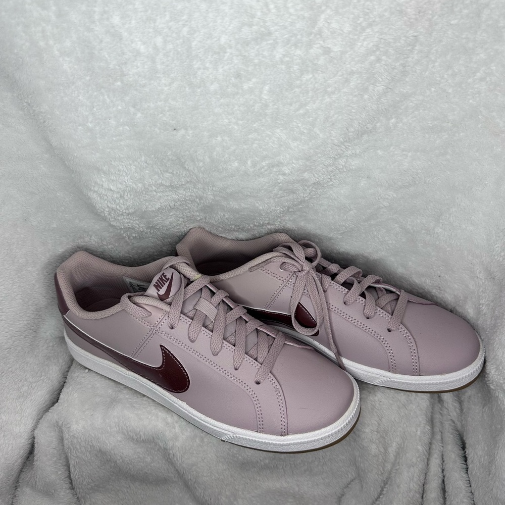 Nike Women's Mauve and Burgundy Sneakers